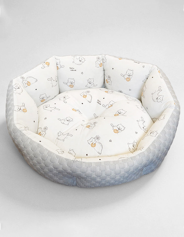 Close-up of the textured PP cotton fabric and non-slip bottom of a Chisupet cooling pet bed