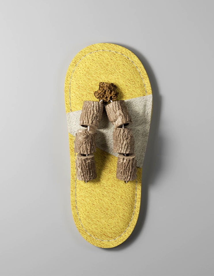 Yellow slipper-shaped luffa chew toy with silver vine for cats