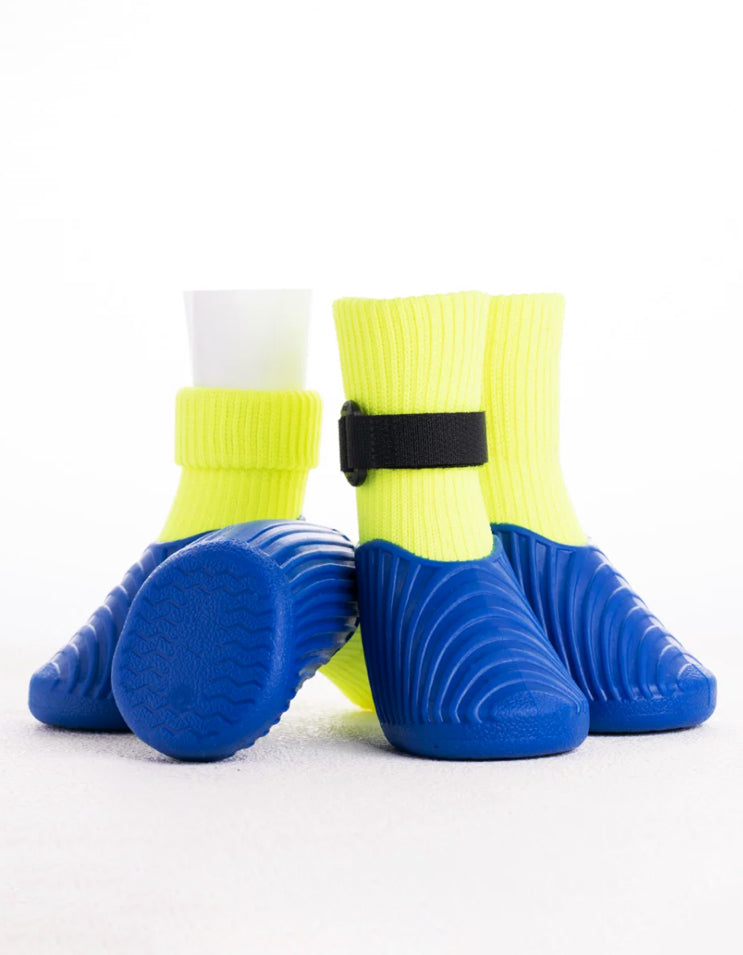 Waterproof dog boots in Klein blue and neon green with shock-absorbing sole technology